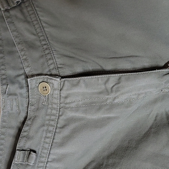 Lauren Ralph Lauren 4P Greenish Gray Shorts - Picture 4 of 6